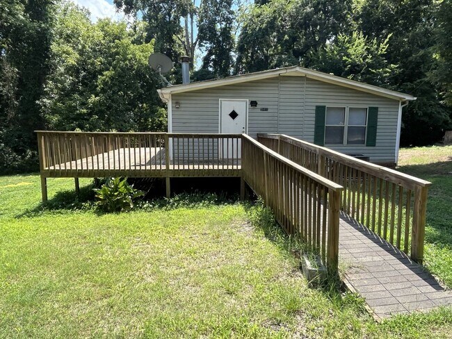 Building Photo - Quiet living 3 bed, 2 bath Ranch near Mint Hill