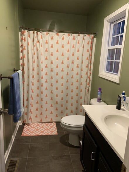 Master Bath - 414 State St #4