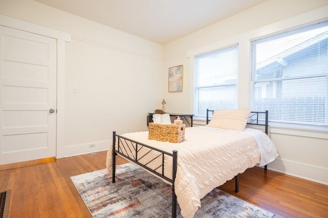 Building Photo - Spacious Furnished Home Near Pasadena City College