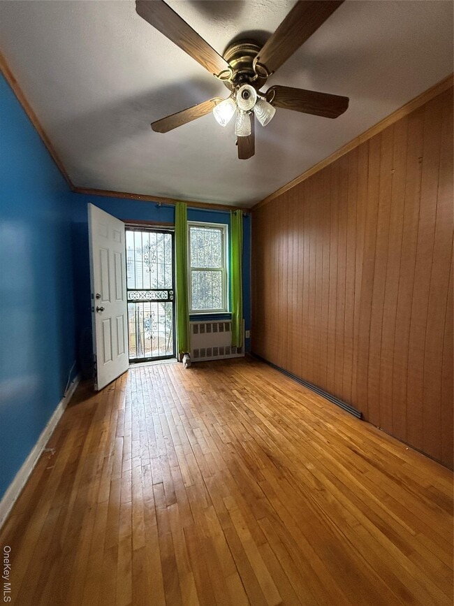 Building Photo - 868 E 95th St