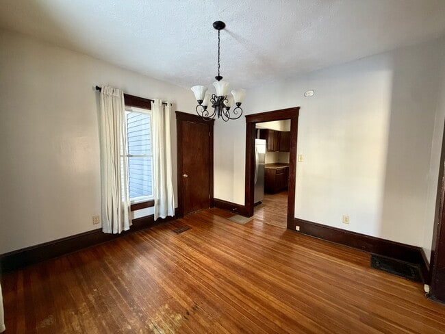 Building Photo - 107 Maple Ave