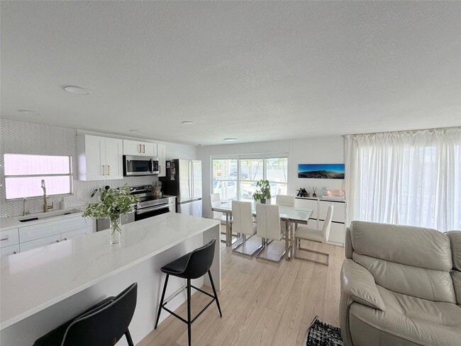 Building Photo - 5221 SW 25th Ave