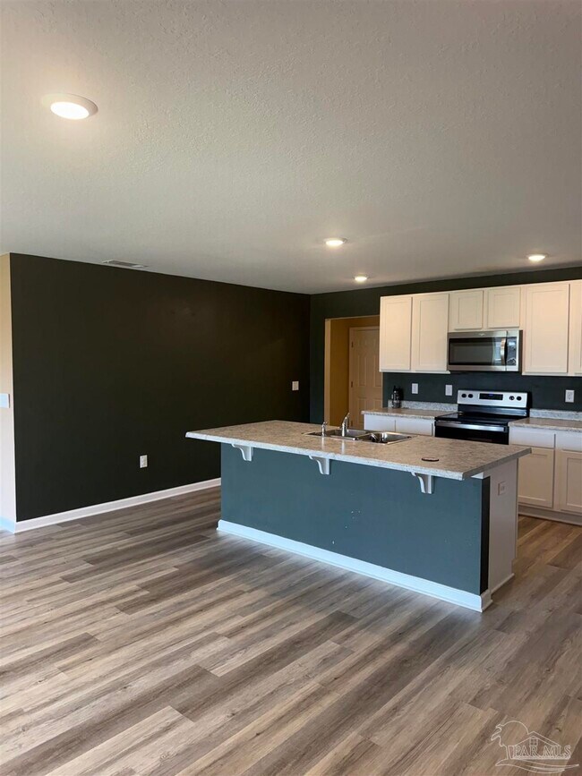 Building Photo - 5462 Peach Dr