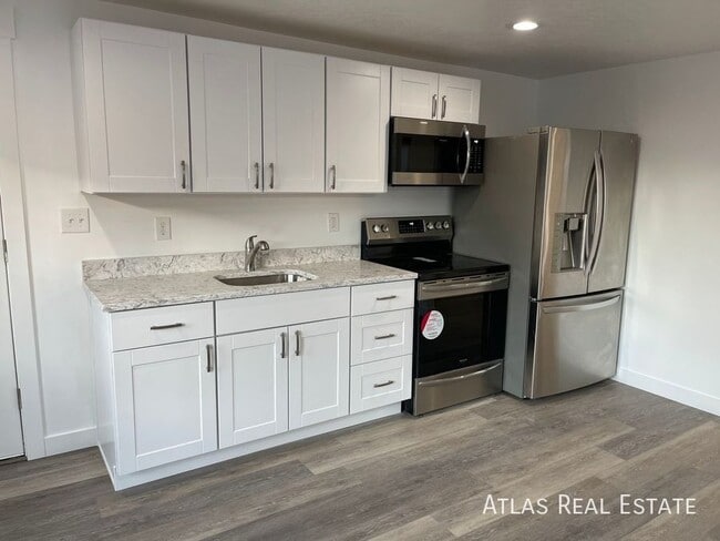 Building Photo - 6915 Brookhill Dr E