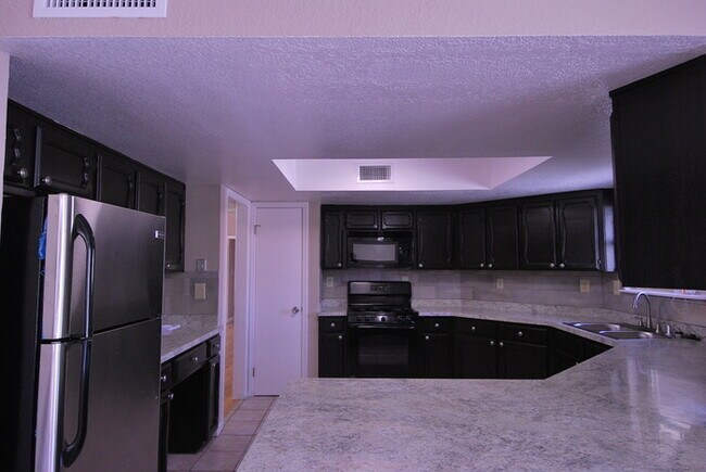 Building Photo - Single Family Home