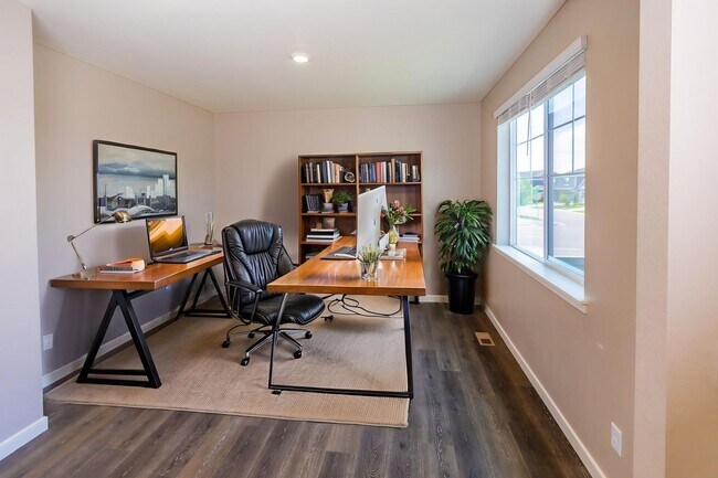 Building Photo - Stunning 4BR House in Berthoud