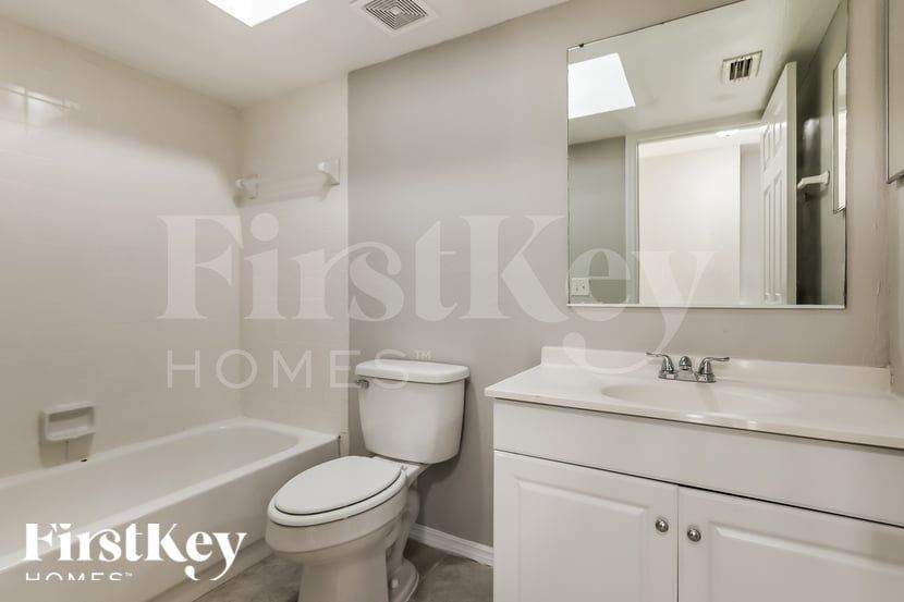 Building Photo - 18525 Sebring Rd