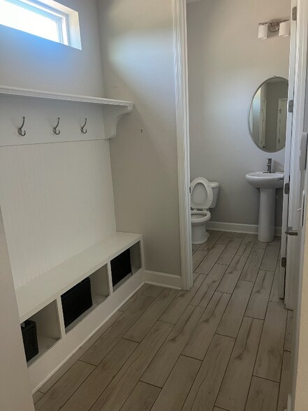 Building Photo - 7400 Beach Walk Pl