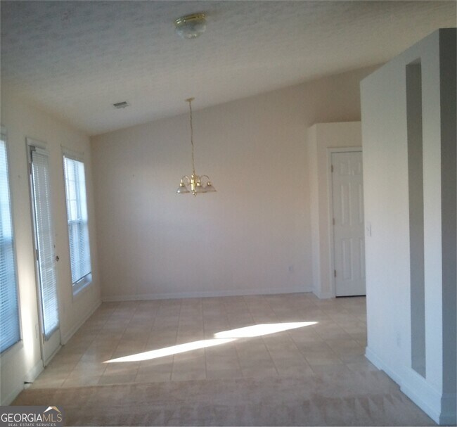 Building Photo - 3230 Kylay Ct NE