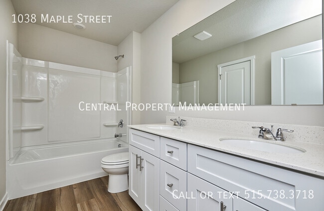 Building Photo - 1038 Maple St