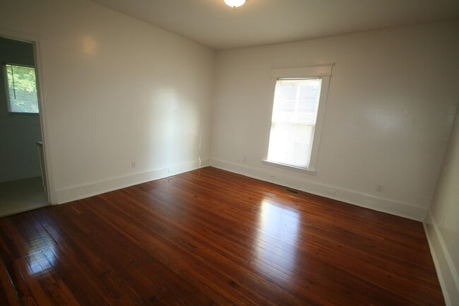 Building Photo - Spacious 3 Bed / 2 Bath Trinity Park Home - All Appliances and Large Fenced Yd