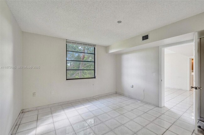 Building Photo - 1502 Whitehall Dr