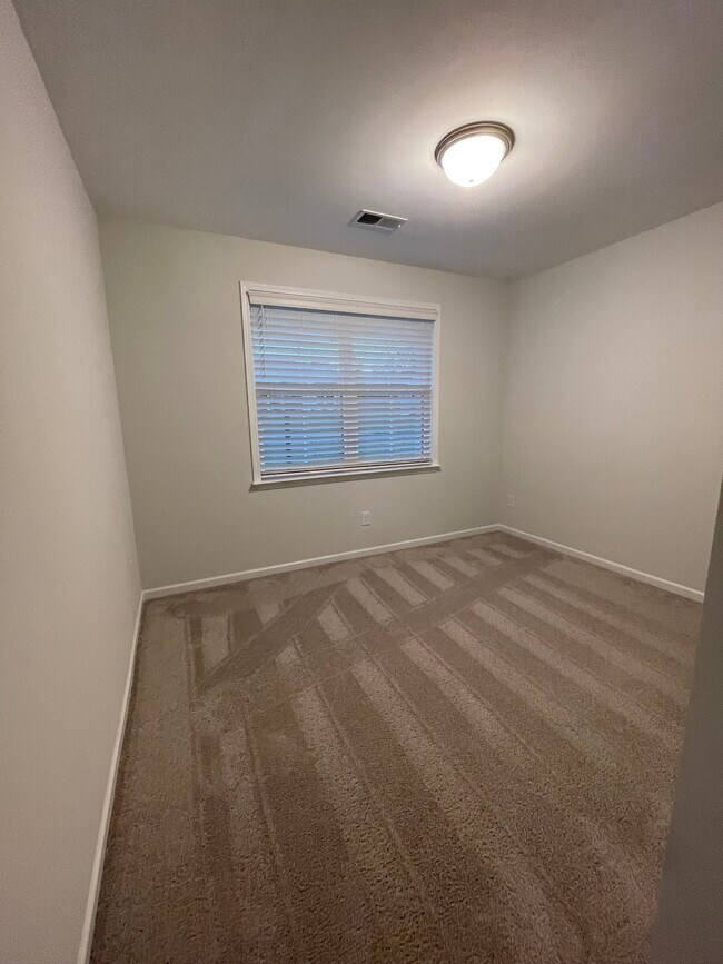 Building Photo - 840 Orchard Valley Ln