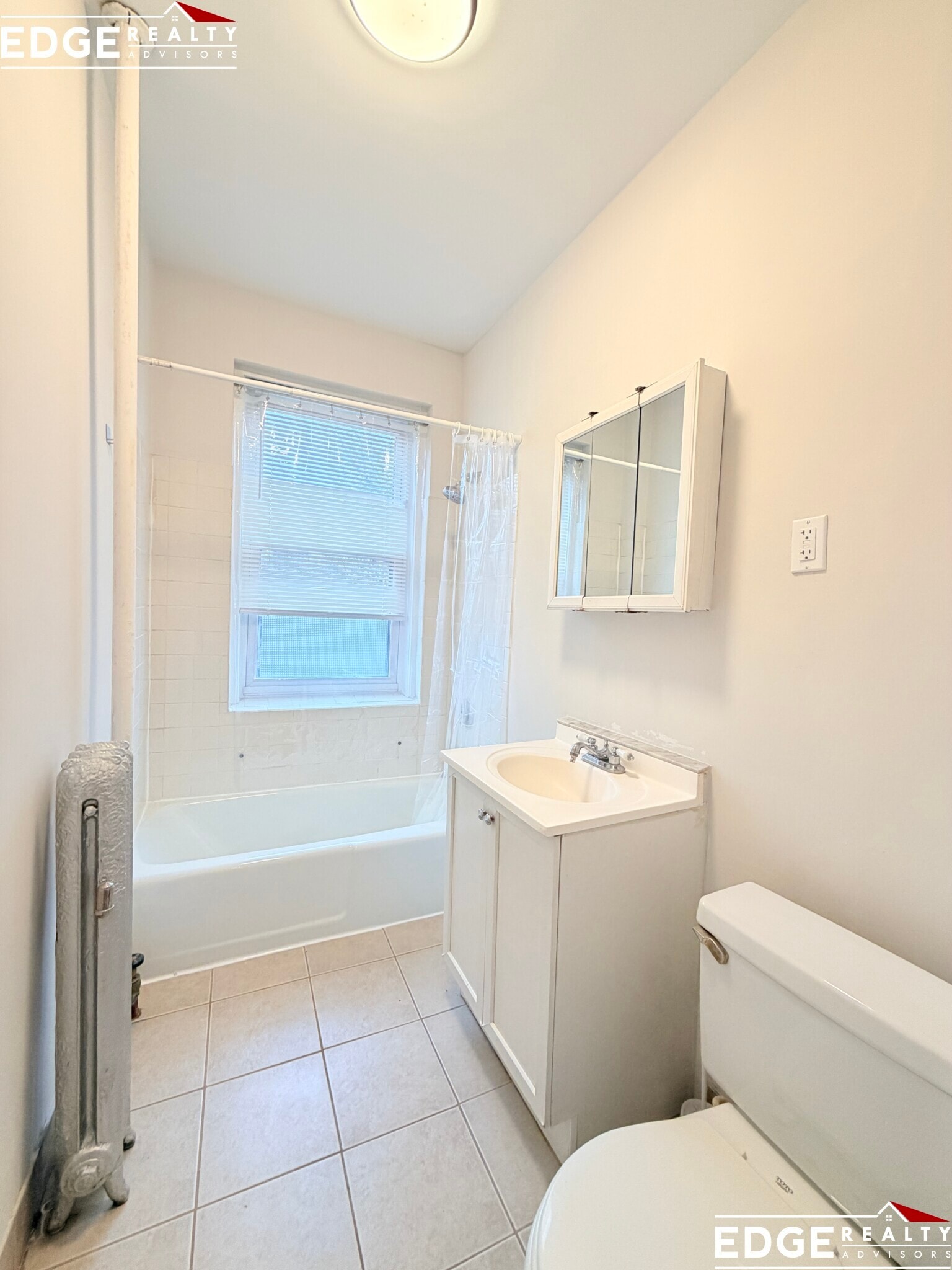 Building Photo - 160 Strathmore Rd