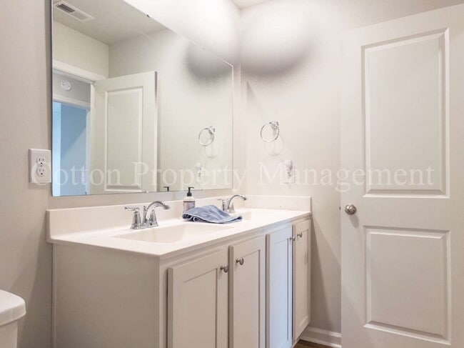 Building Photo - 7626 Knightbell Cir