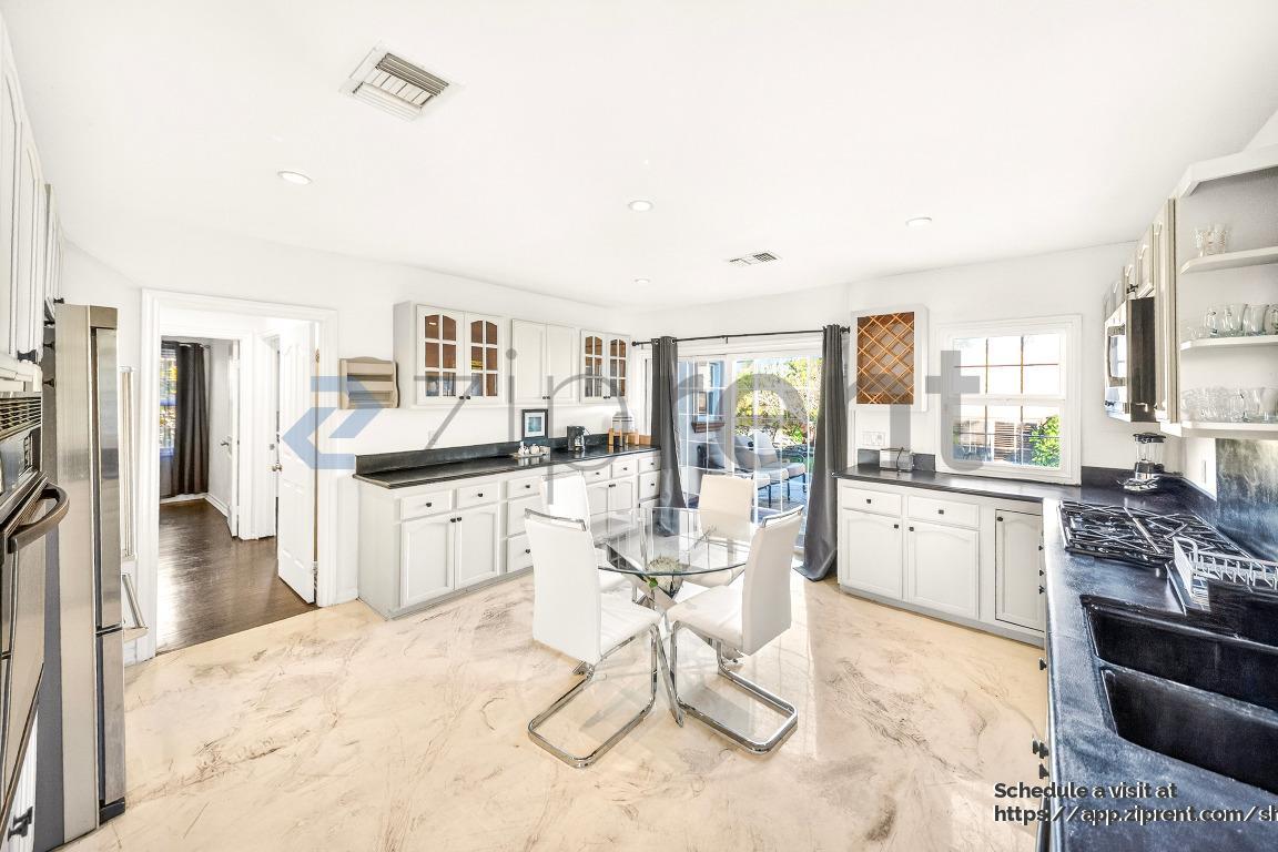 Building Photo - 138 N Hamel Dr