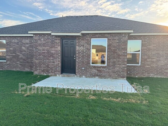 Building Photo - 2920 S 13th St