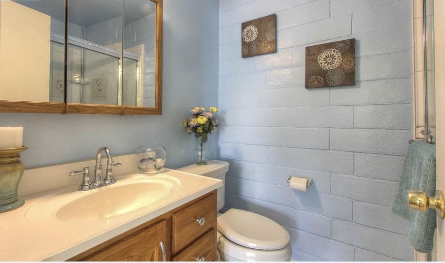 Building Photo - 3900 Lake Mead Dr