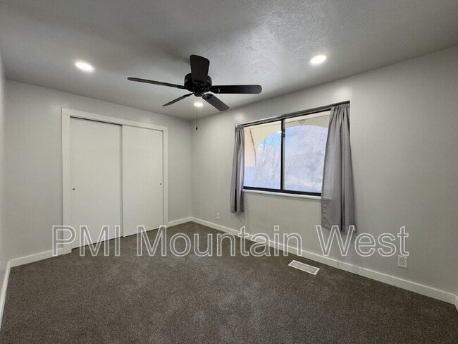 Building Photo - 1520 Merlin Dr