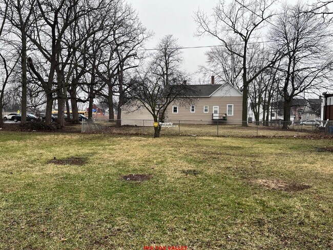 Building Photo - Charming 3-Bedroom Home in Menasha, WI with Spacious Layout!