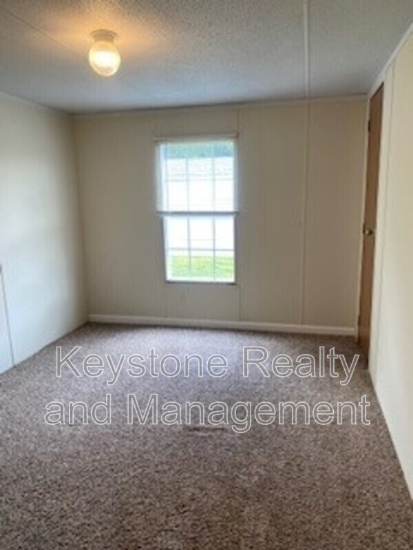 Building Photo - 141 Mace Ln