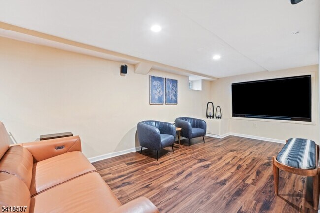 Building Photo - 29 Newell St