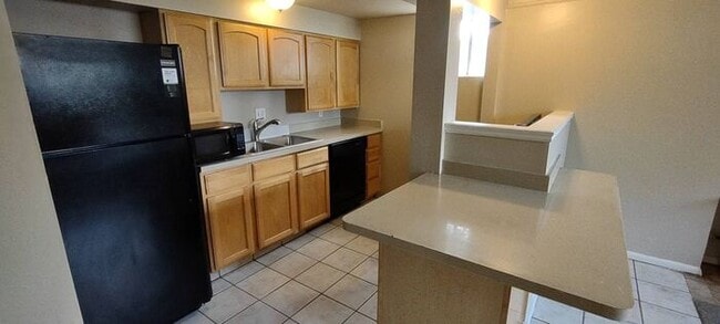 Building Photo - Quaint Provo Basement Unit w lots of parking