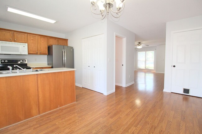 Building Photo - 865 Camelot Ln