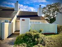 Building Photo - Duplex