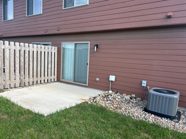 Building Photo - 9419 W Dolores Dr