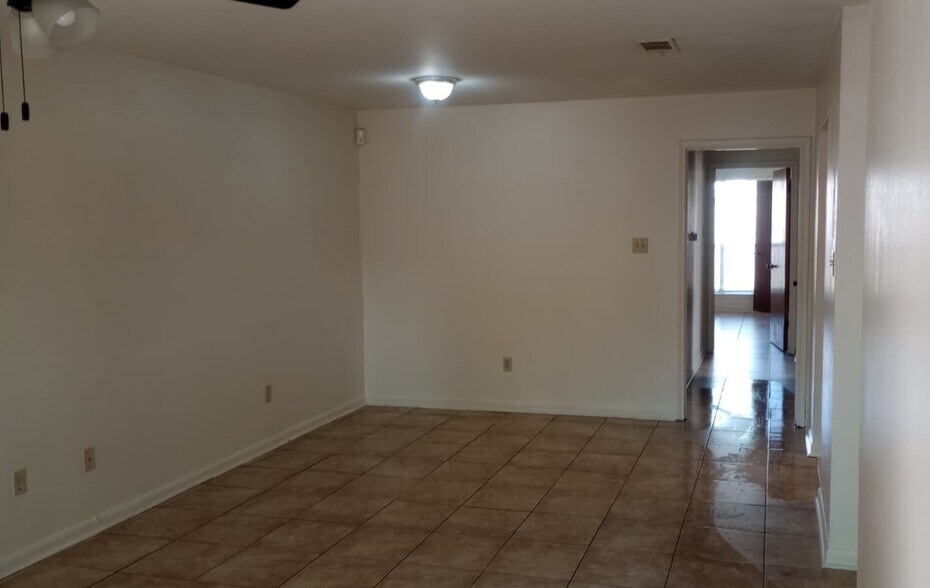 Building Photo - 7733 Bles Ave