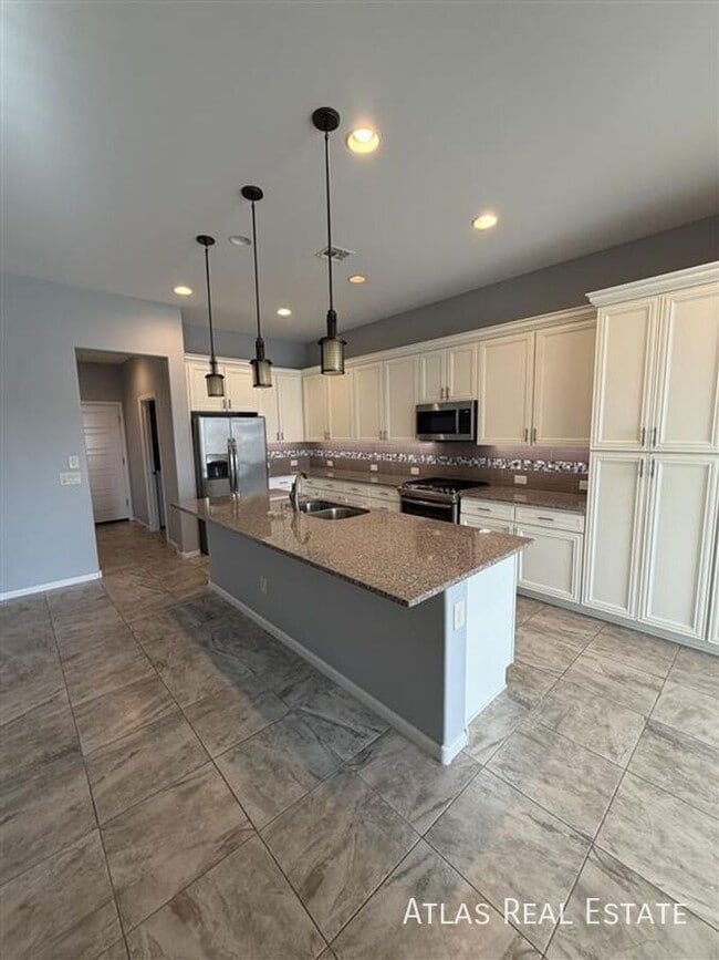 Building Photo - 16961 W Holly St