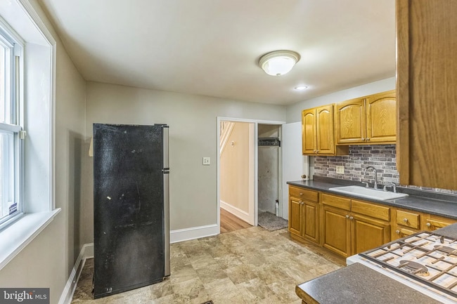 Building Photo - Spacious & Updated Grays Ferry Rowhome Near Parks and Center City — Accepting ALL PHA voucher hol...