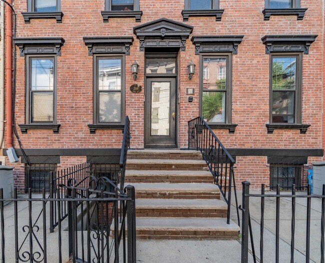 Building Photo - 208 Park Ave