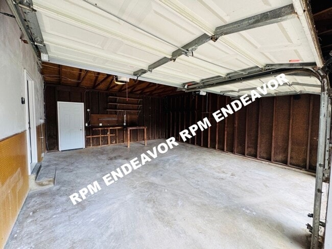 Building Photo - Spacious 4BD Home with Modern Upgrades & H...