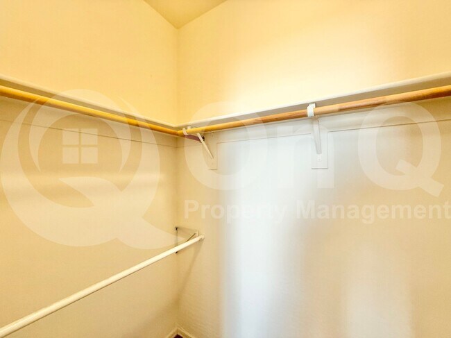 Building Photo - 7704 S 23rd Ln