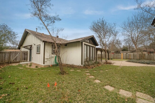 Building Photo - 2515 Berkett Dr