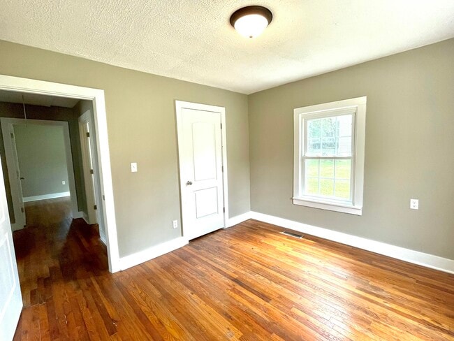 Building Photo - 209 Dixie Dr