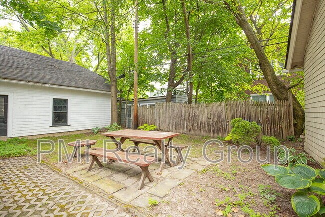 Building Photo - 2129 Coventry Rd