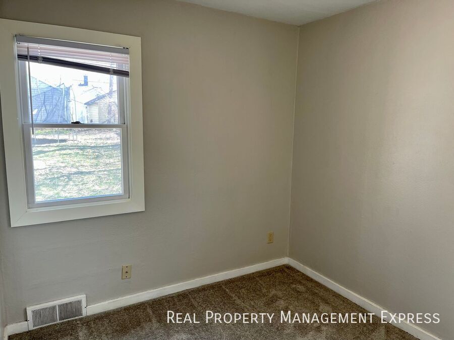 Building Photo - Beautiful 3 Bedroom Home in Southwest Siou...