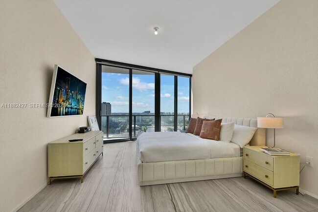 Building Photo - 1000 Biscayne Blvd