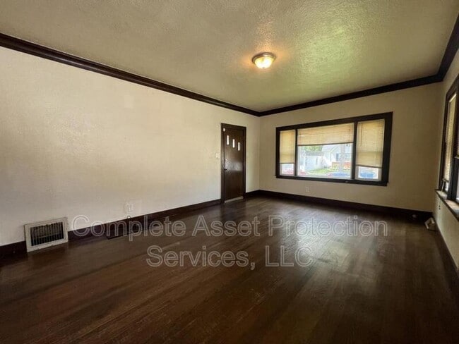 Building Photo - 6931 Harrison Ave