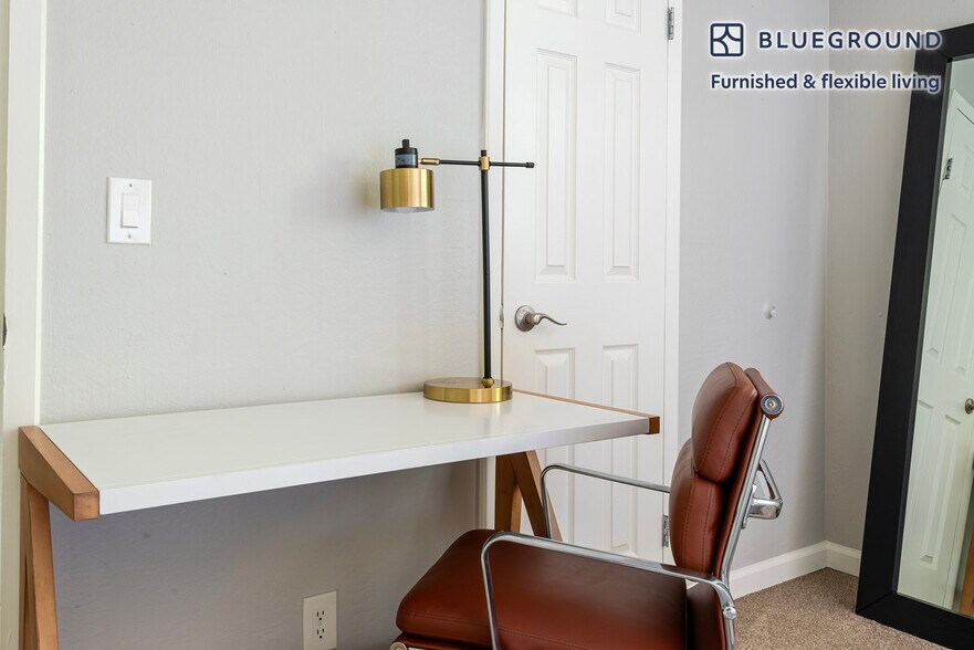 Building Photo - 202 Calvert Dr