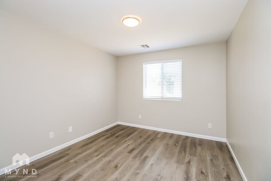 Building Photo - 4253 E Tyson St