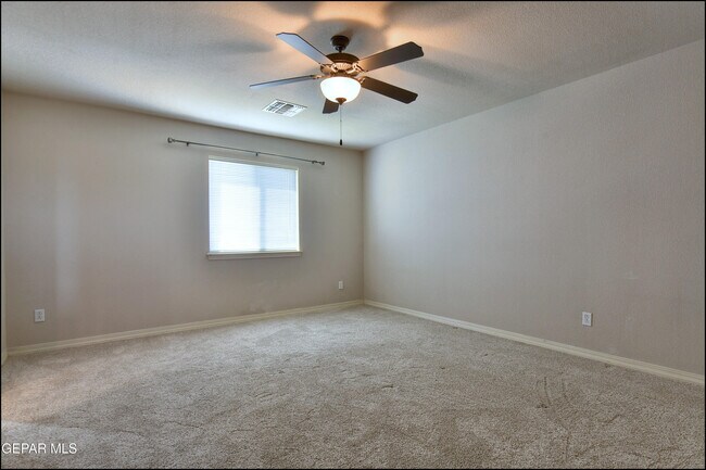 Building Photo - 7528 Wolf Creek Dr