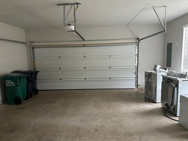 Building Photo - 3537 Brentwood Dr