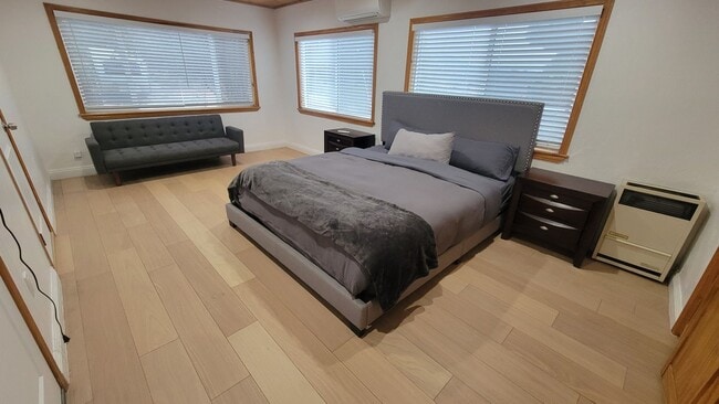 Building Photo - Move-In Ready 3-Bedroom, 2-Bath Home with Garage & Outdoor Charm