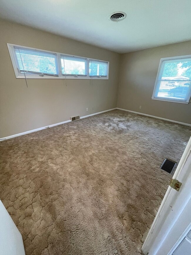 Building Photo - 2 Bedroom, 2 Bathroom House with Attached Garage