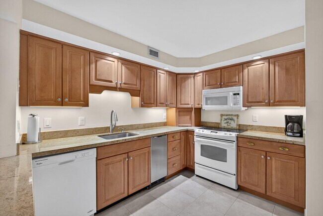 Building Photo - 2800 N Ocean Dr