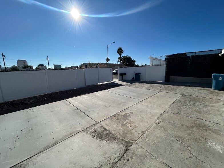 Building Photo - 210 W Monroe Ave